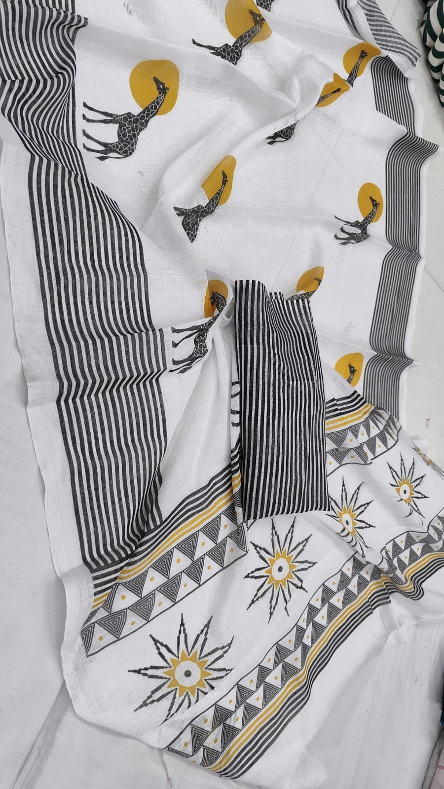 Ruhabs Festive Wear Beautiful Digital Printed Linen Saree with blouse Piece