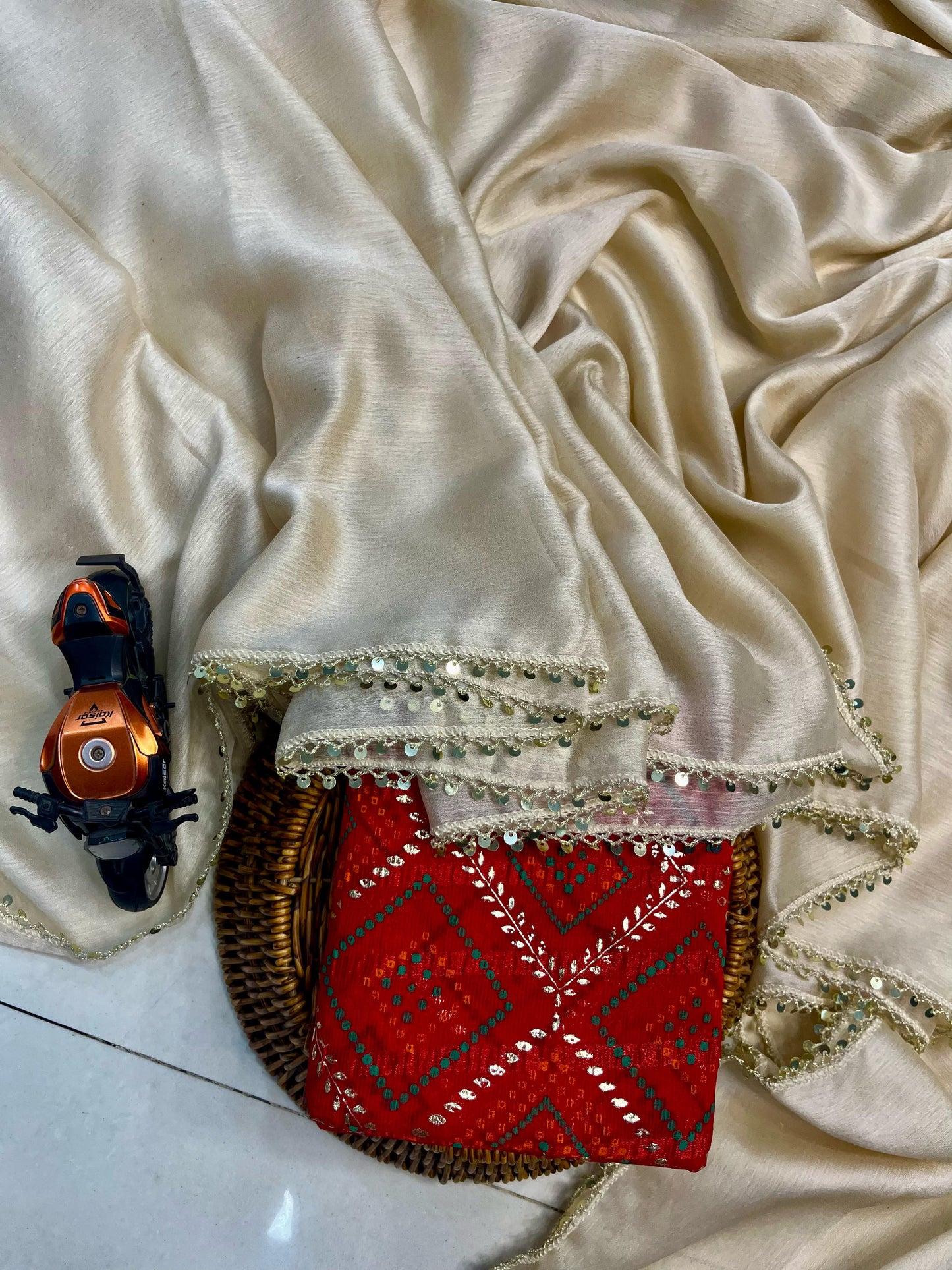 Ruhabs Beautiful Soft Chiffon Celebrity Inspired Saree with Designer Lace Border.